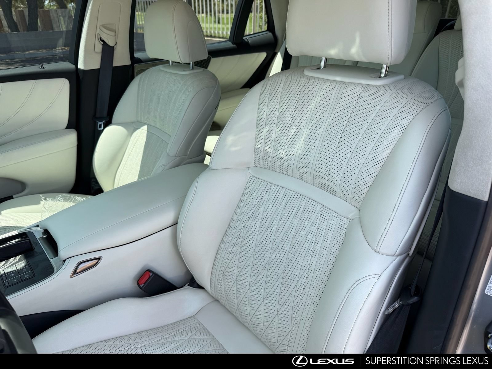 Used 2023 Lexus LS 500h AWD w/ Luxury Package image 12
