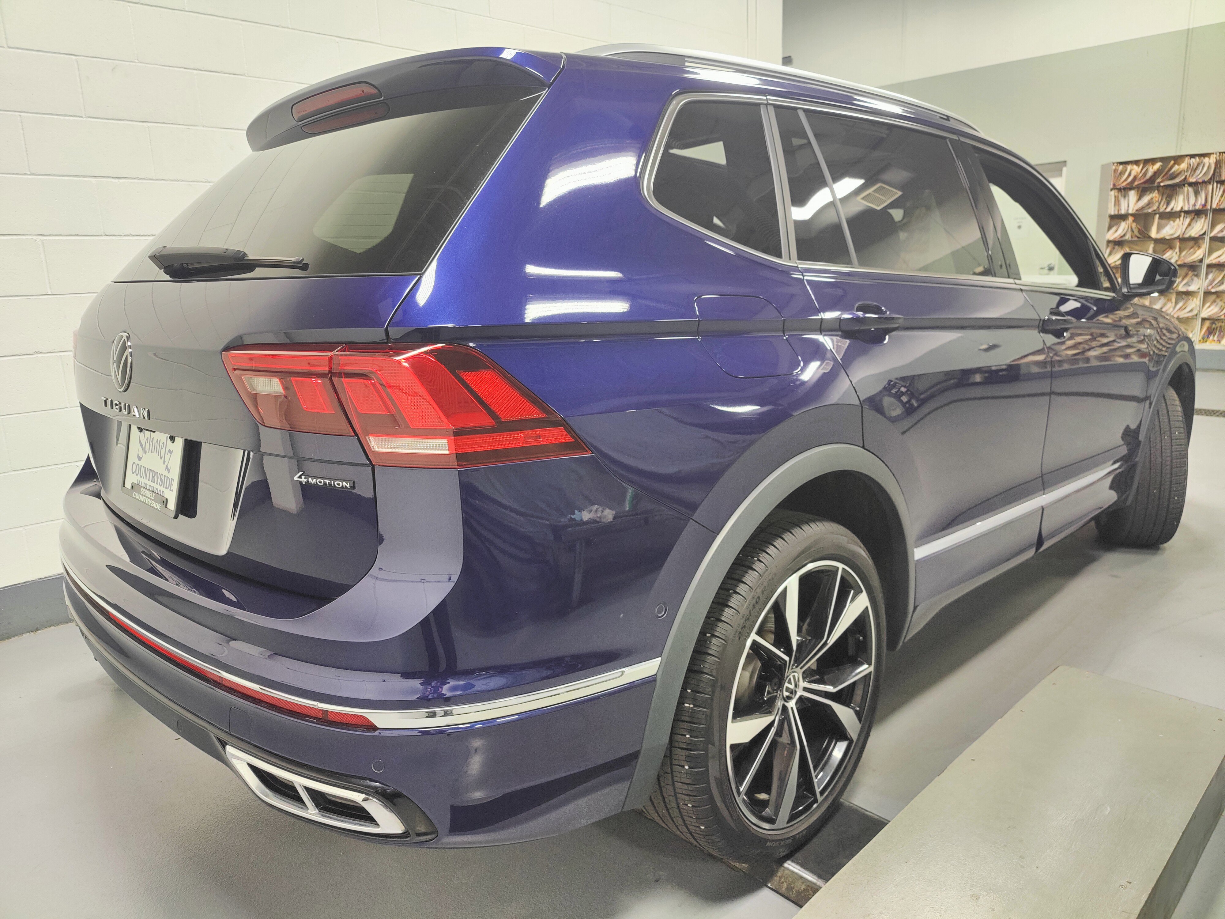 Used 2024 Volkswagen Tiguan SEL R-Line image 18