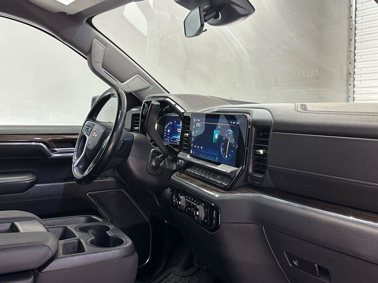 Used 2023 Chevrolet Silverado 1500 LT AWD/4WD image 19