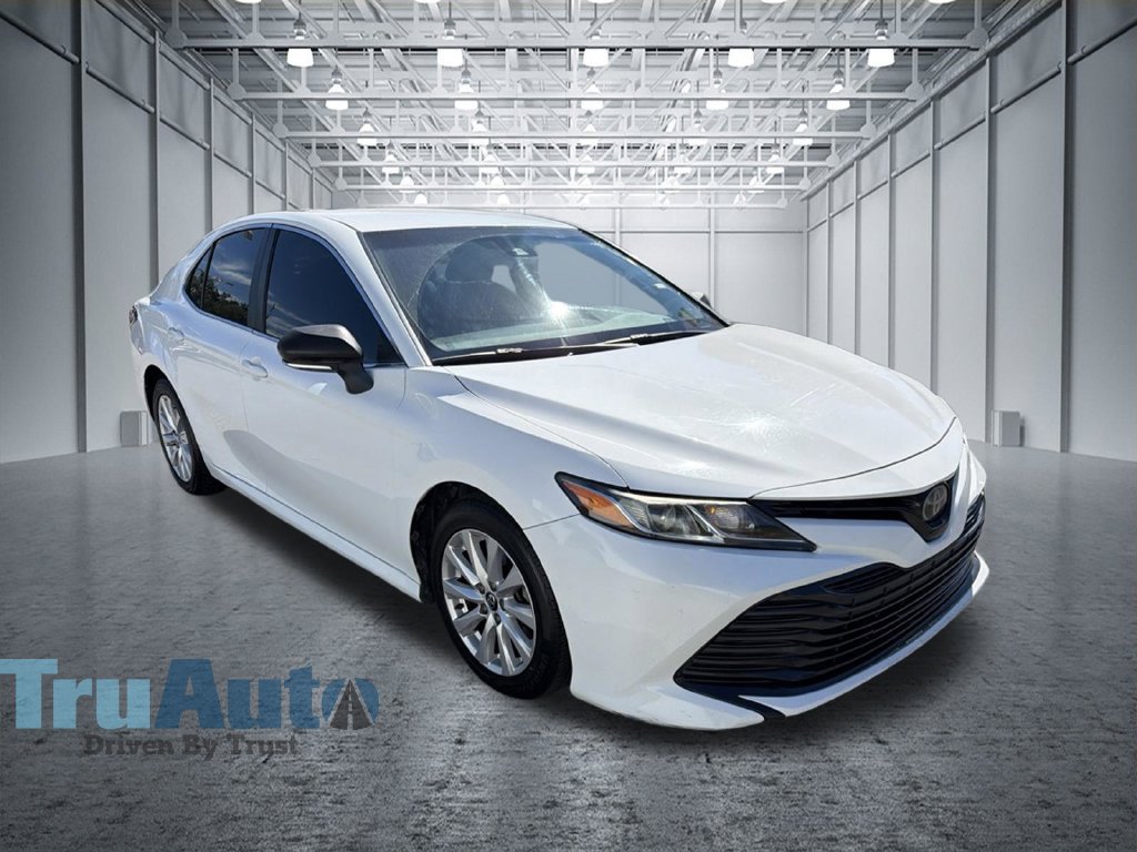 Used 2018 Toyota Camry LE FWD image 1