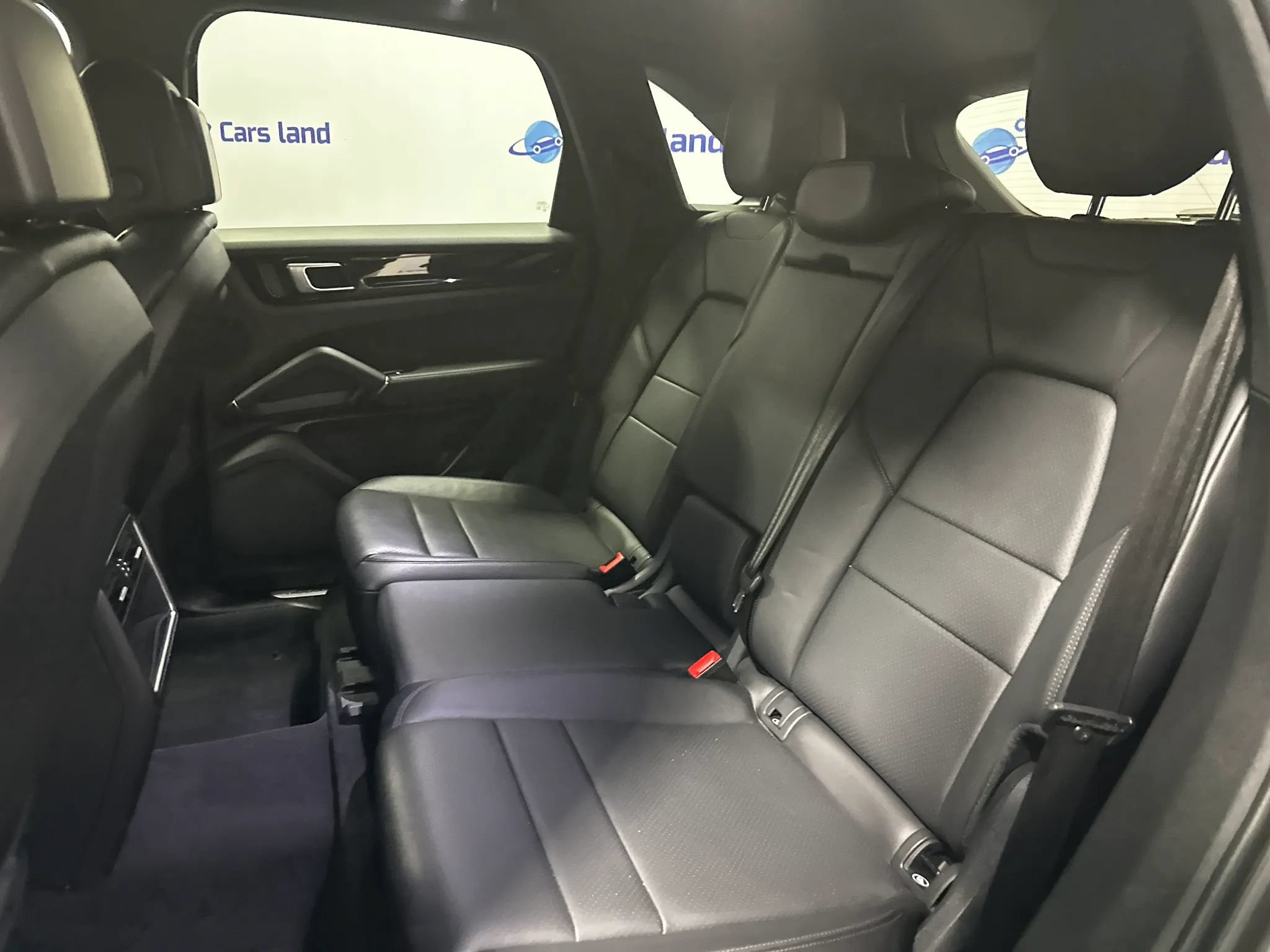 Used 2022 Porsche Cayenne AWD/4WD image 12