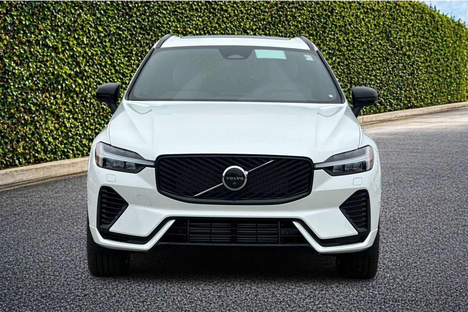 New 2026 Volvo XC60 T8 Plus w/ Climate Package PRO AWD/4WD image 9