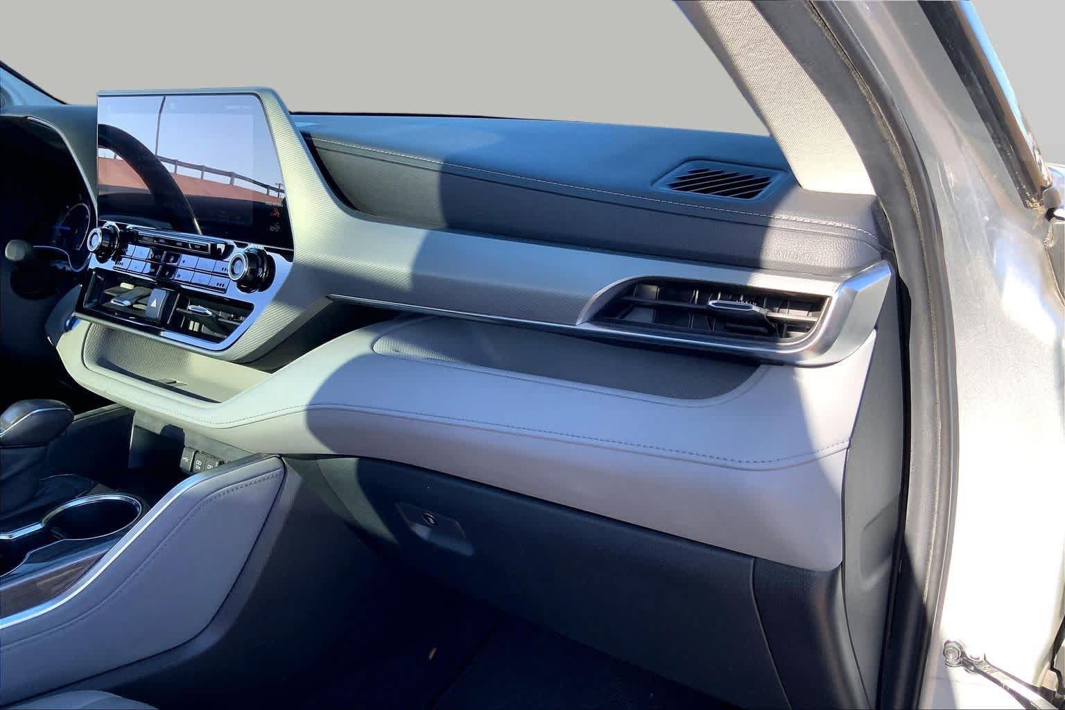 Used 2020 Toyota Highlander Platinum AWD/4WD image 46