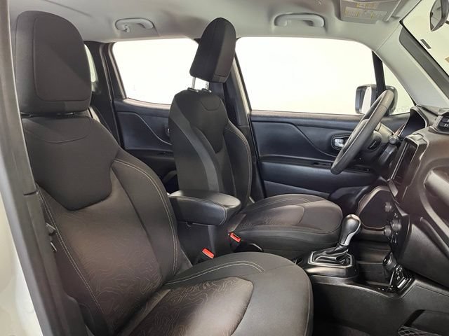 Used 2023 Jeep Renegade Latitude AWD/4WD image 10