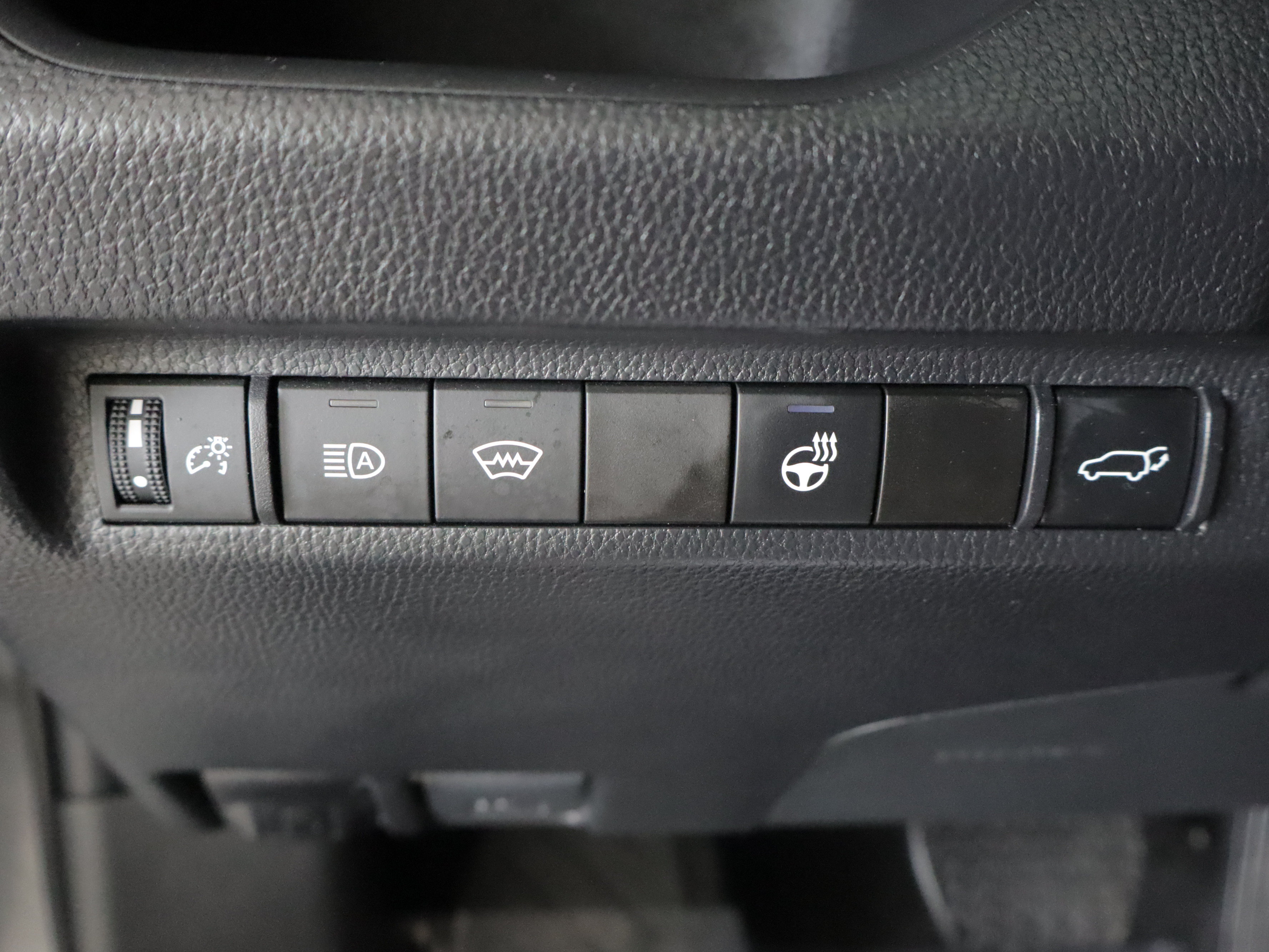 Used 2023 Toyota RAV4 XLE w/ Convenience Package AWD/4WD image 19