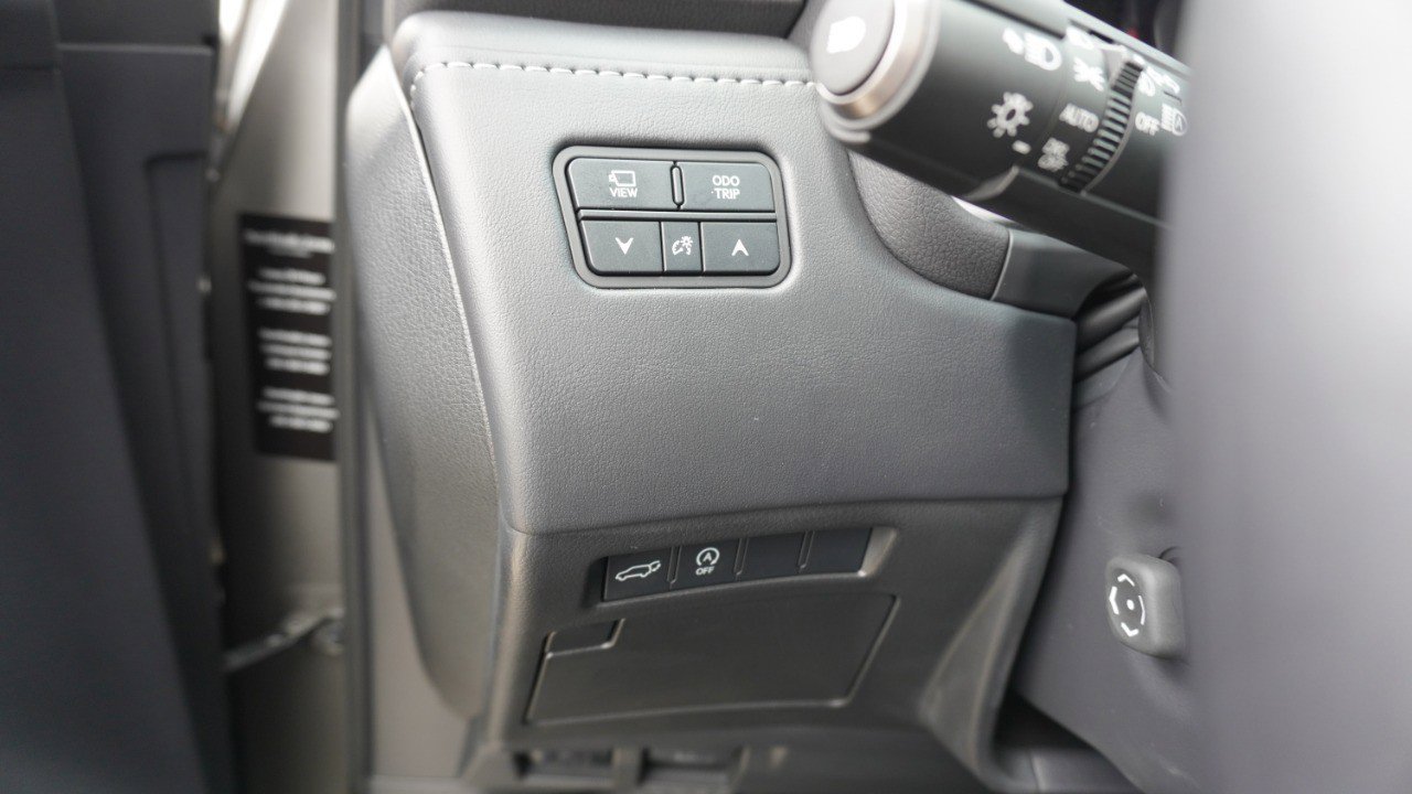 Used 2024 Lexus LX 600 4WD w/ Luxury Package image 21