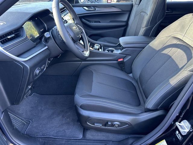 New 2025 Jeep Grand Cherokee L Laredo image 9