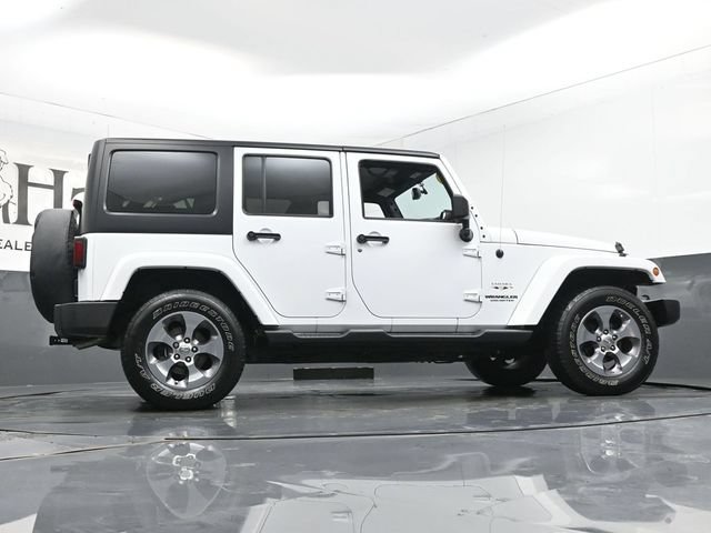 Used 2016 Jeep Wrangler Unlimited Sahara w/ Connectivity Group AWD/4WD image 51