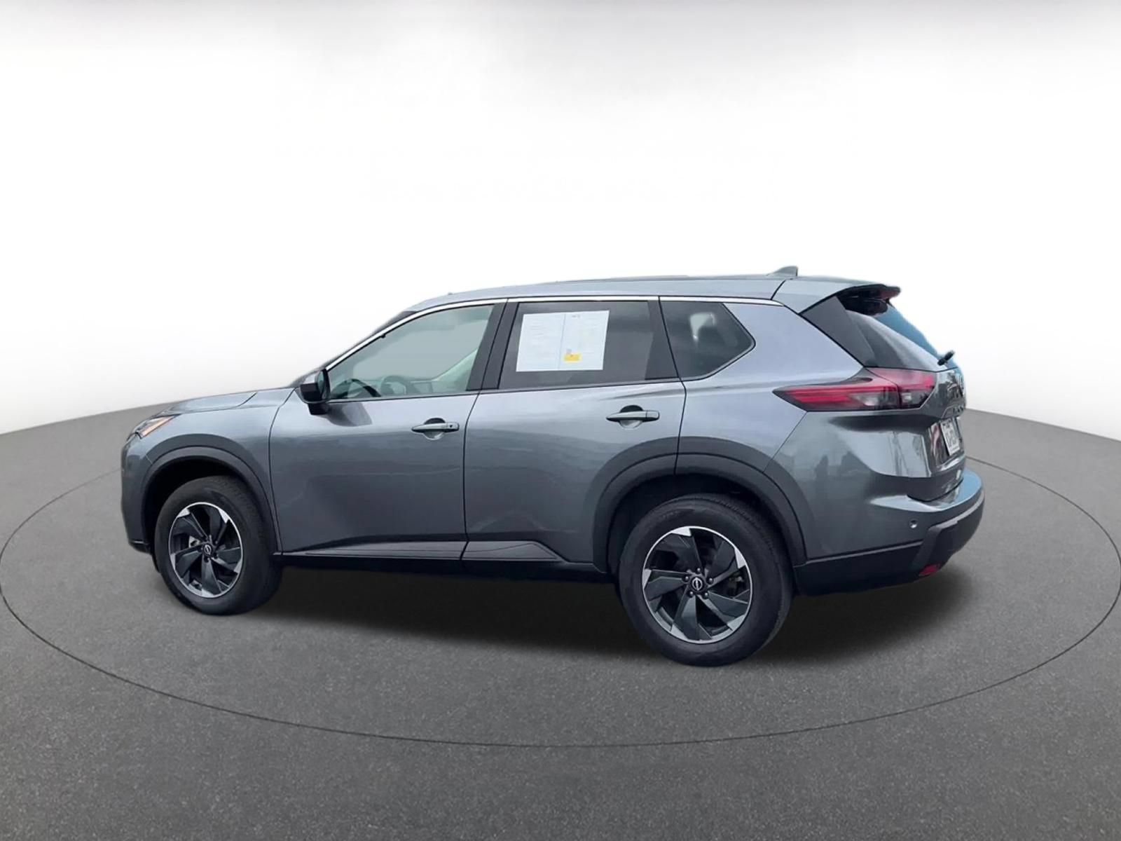Used 2025 Nissan Rogue SV AWD/4WD image 10