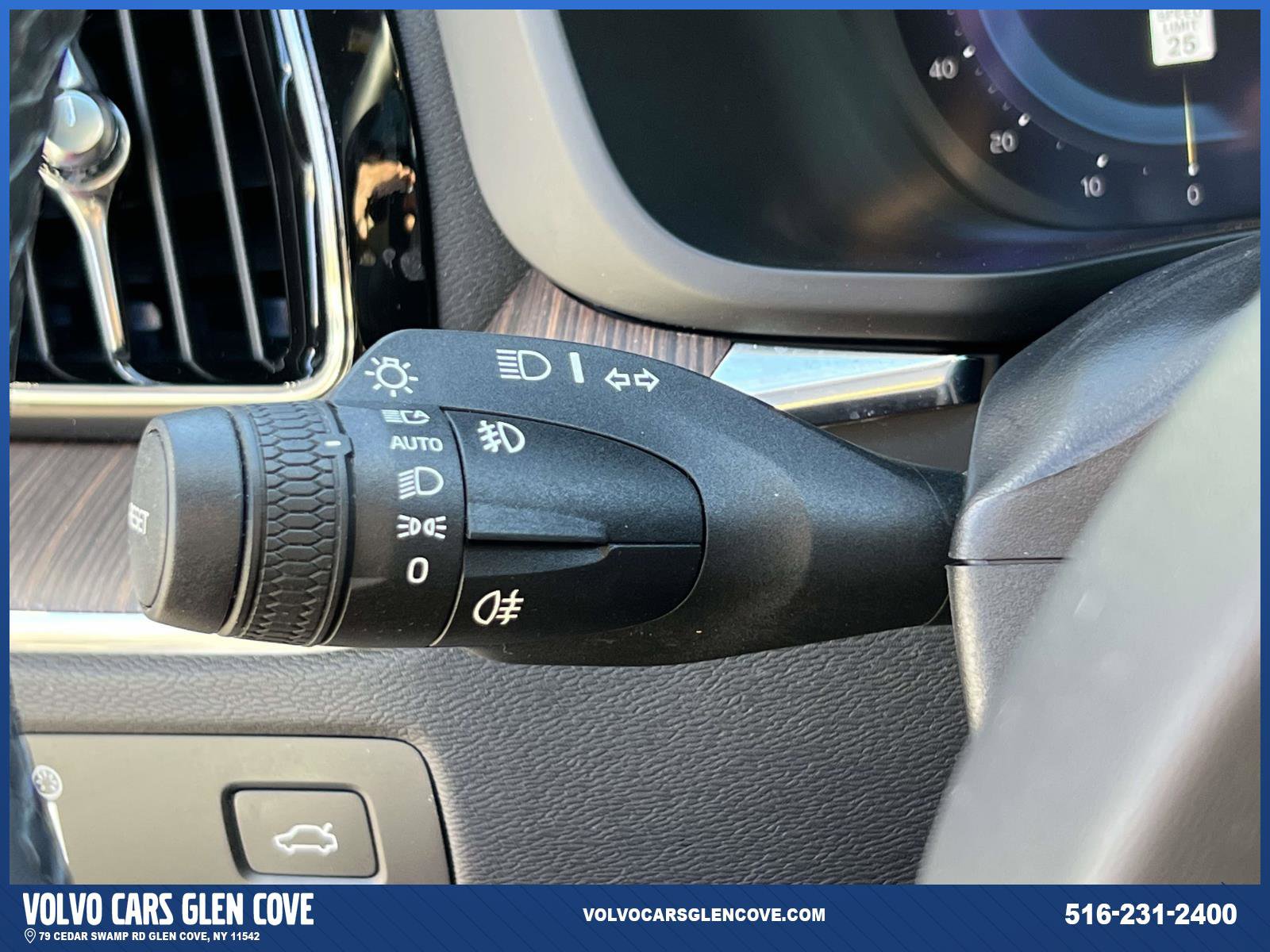 Used 2022 Volvo XC60 B5 Momentum w/ Climate Package image 23