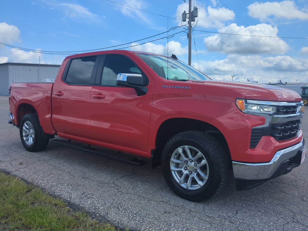 Used 2024 Chevrolet Silverado 1500 LT image 3