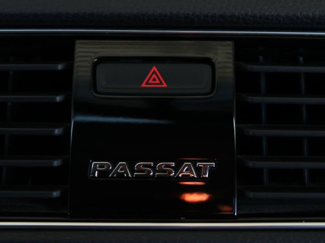Used 2018 Volkswagen Passat 2.0T SE FWD image 28