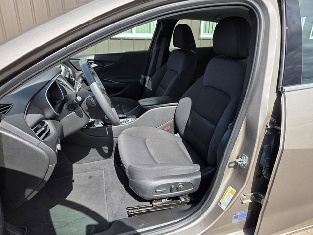 Used 2023 Chevrolet Malibu LT FWD image 18