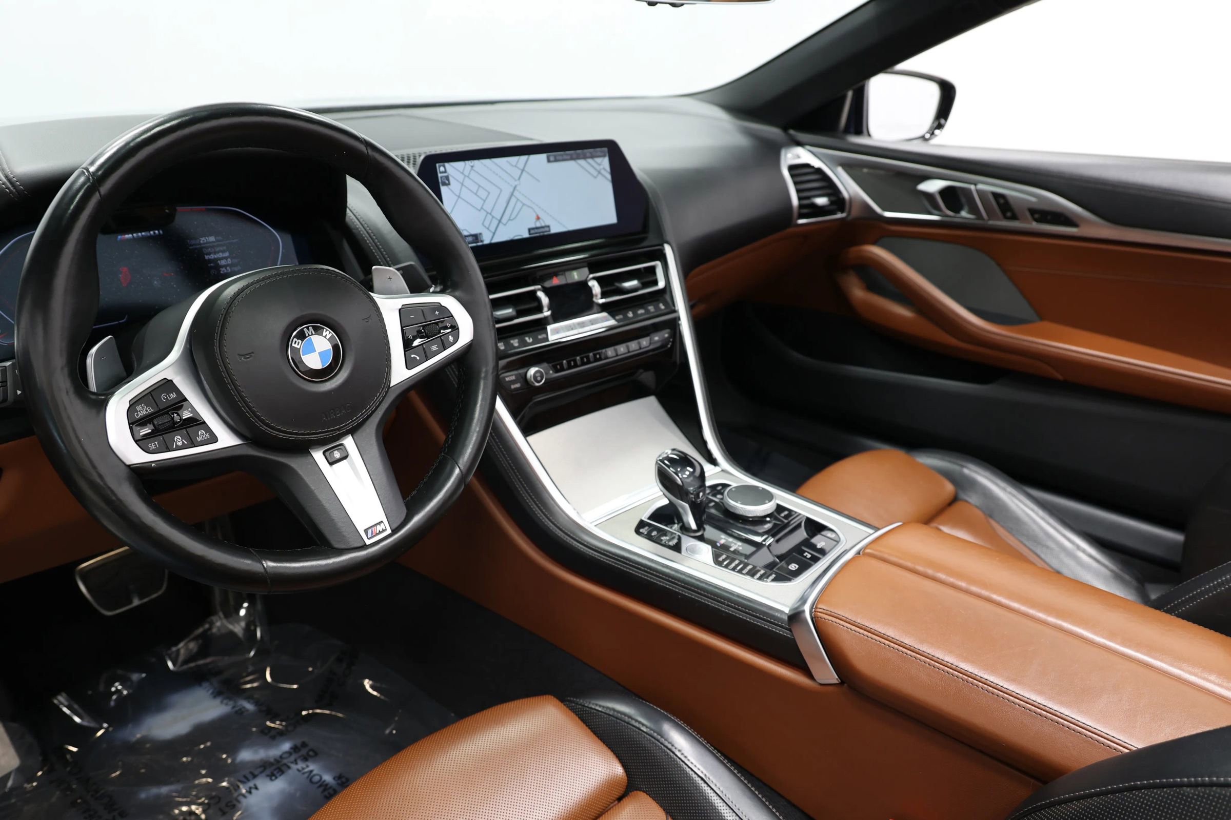 Used 2022 BMW M850i xDrive Convertible image 2
