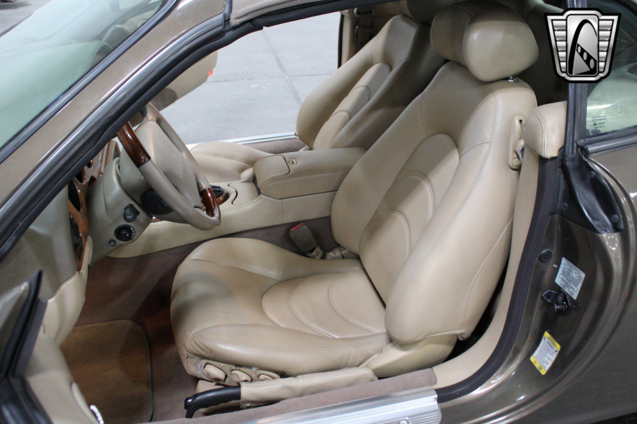 Used 2001 Jaguar XK8 Convertible image 17