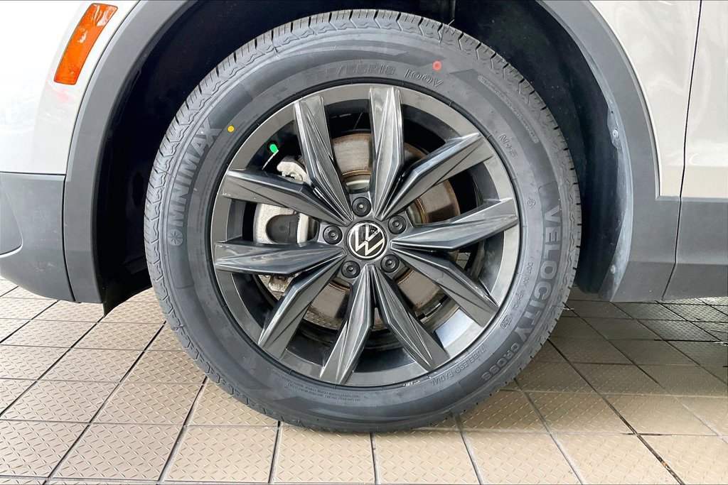 Used 2024 Volkswagen Tiguan SE FWD image 30