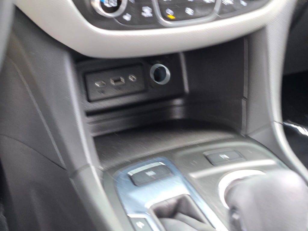 Used 2023 Chevrolet Equinox LT w/ Driver Convenience Package image 27