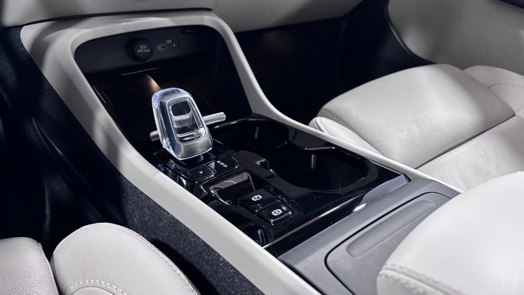 Certified 2023 Volvo XC40 B5 Ultimate w/ Protection Package Premier AWD/4WD image 15
