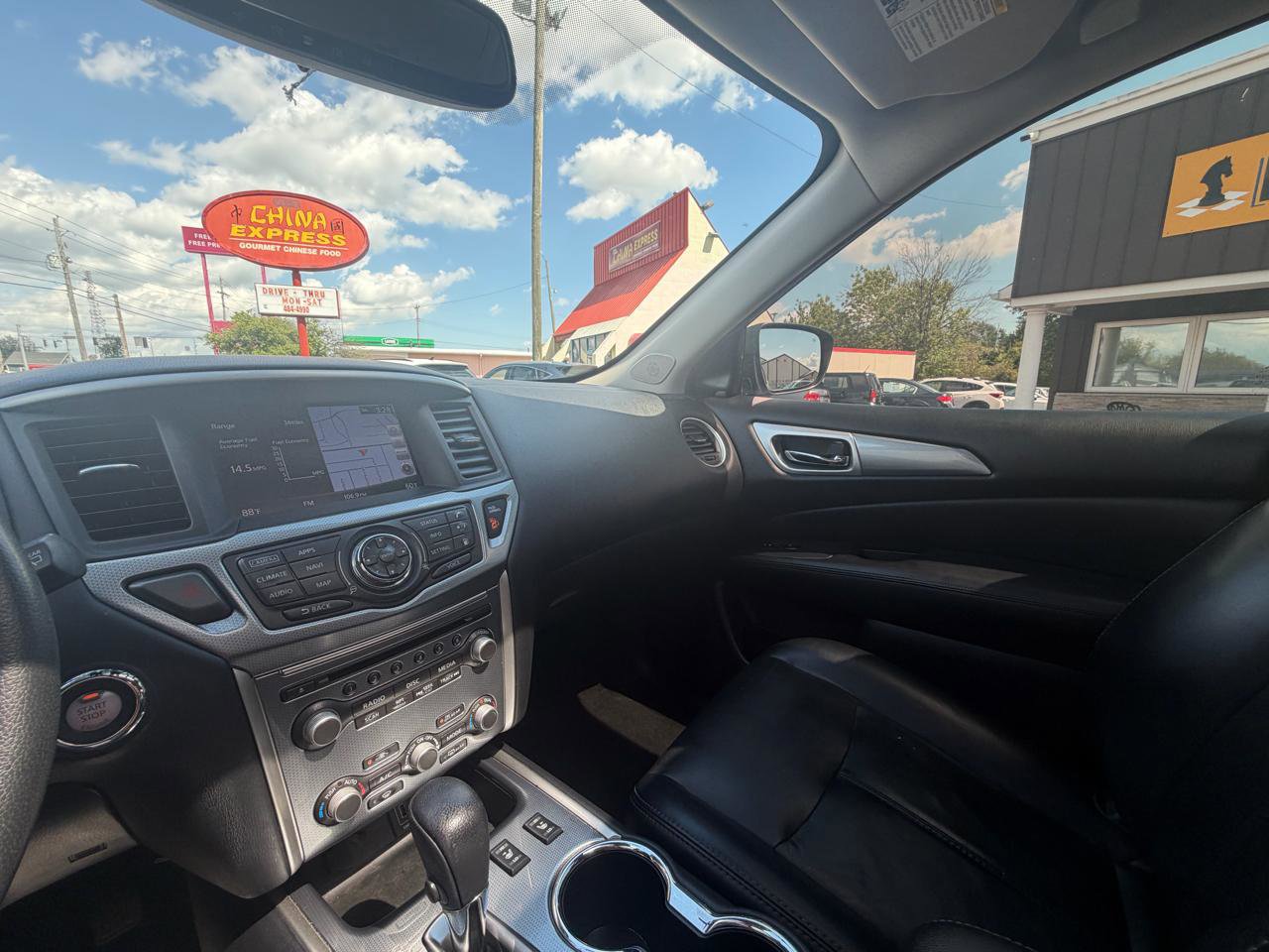 Used 2018 Nissan Pathfinder SL w/ SL Premium Package FWD image 26