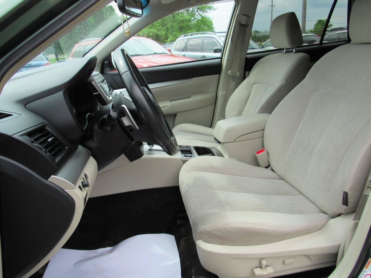 Used 2013 Subaru Outback 2.5i Premium w/ Popular Pkg 1B AWD/4WD image 4