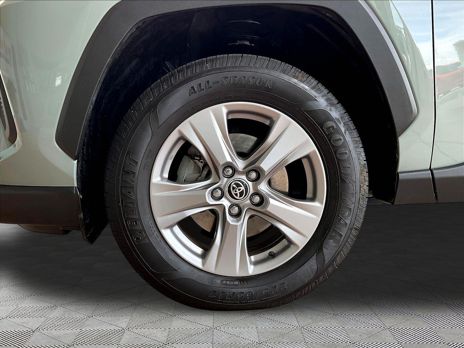Used 2023 Toyota RAV4 XLE FWD image 32