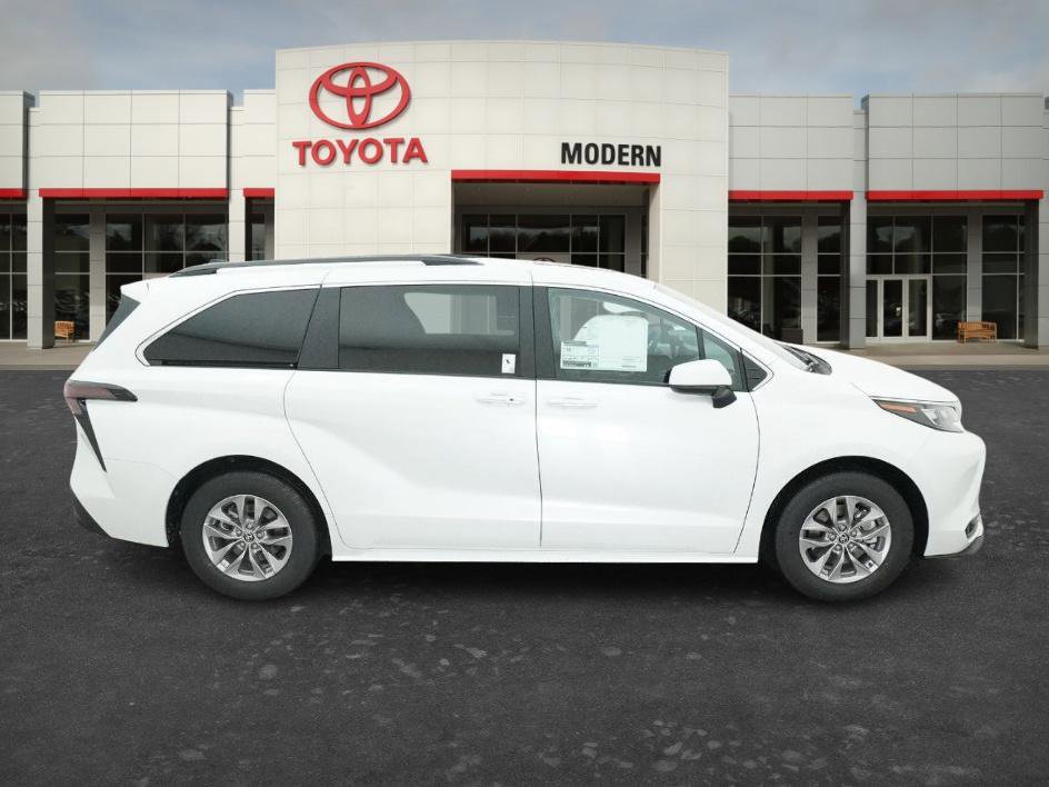 New 2026 Toyota Sienna XLE AWD/4WD image 9