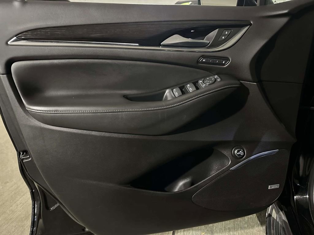 Used 2021 Buick Enclave Avenir w/ Avenir Technology Package image 17