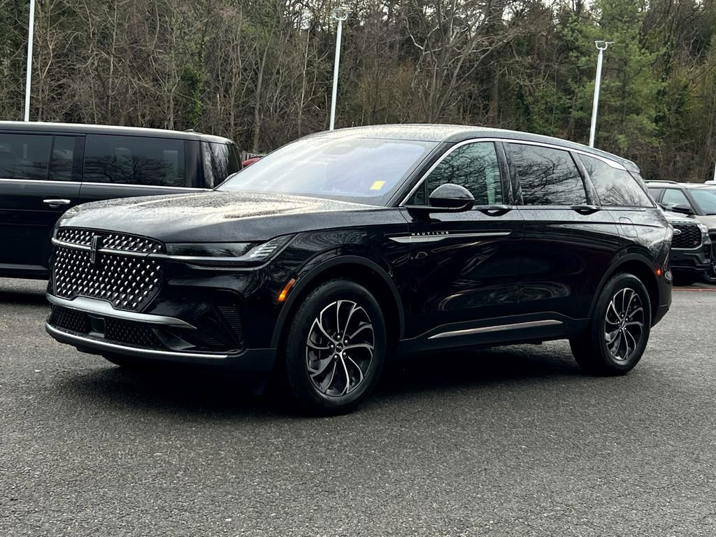 Used 2025 Lincoln Nautilus Premier w/ Equipment Group 102A image 3