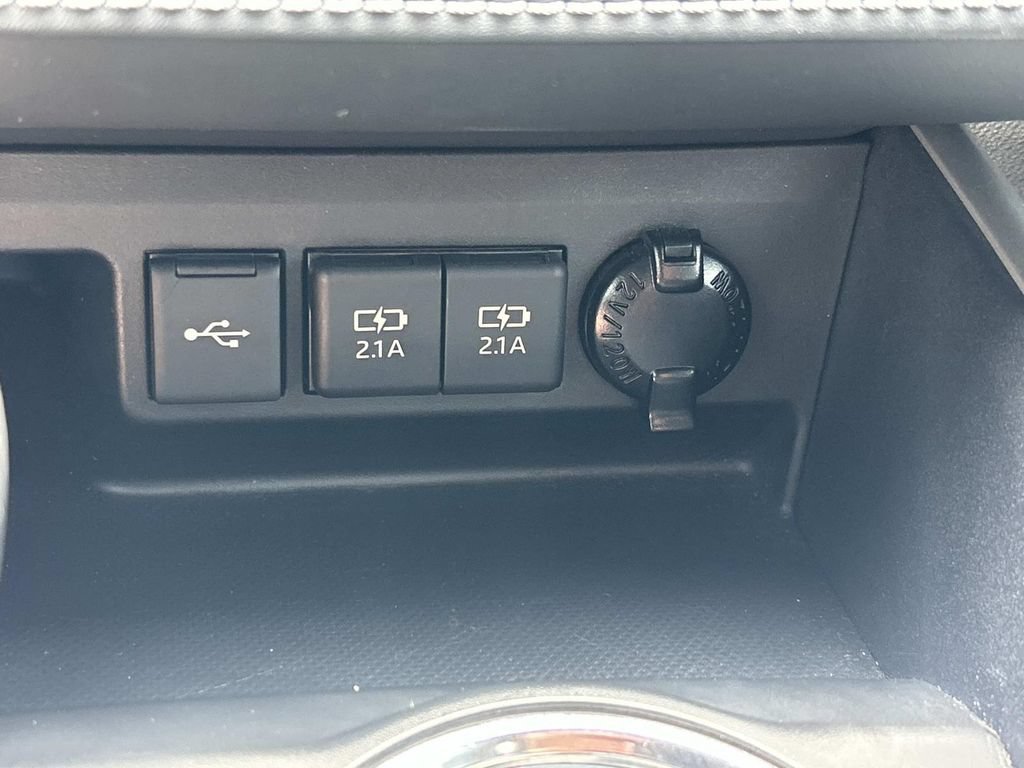 Used 2021 Toyota Highlander XLE FWD image 39