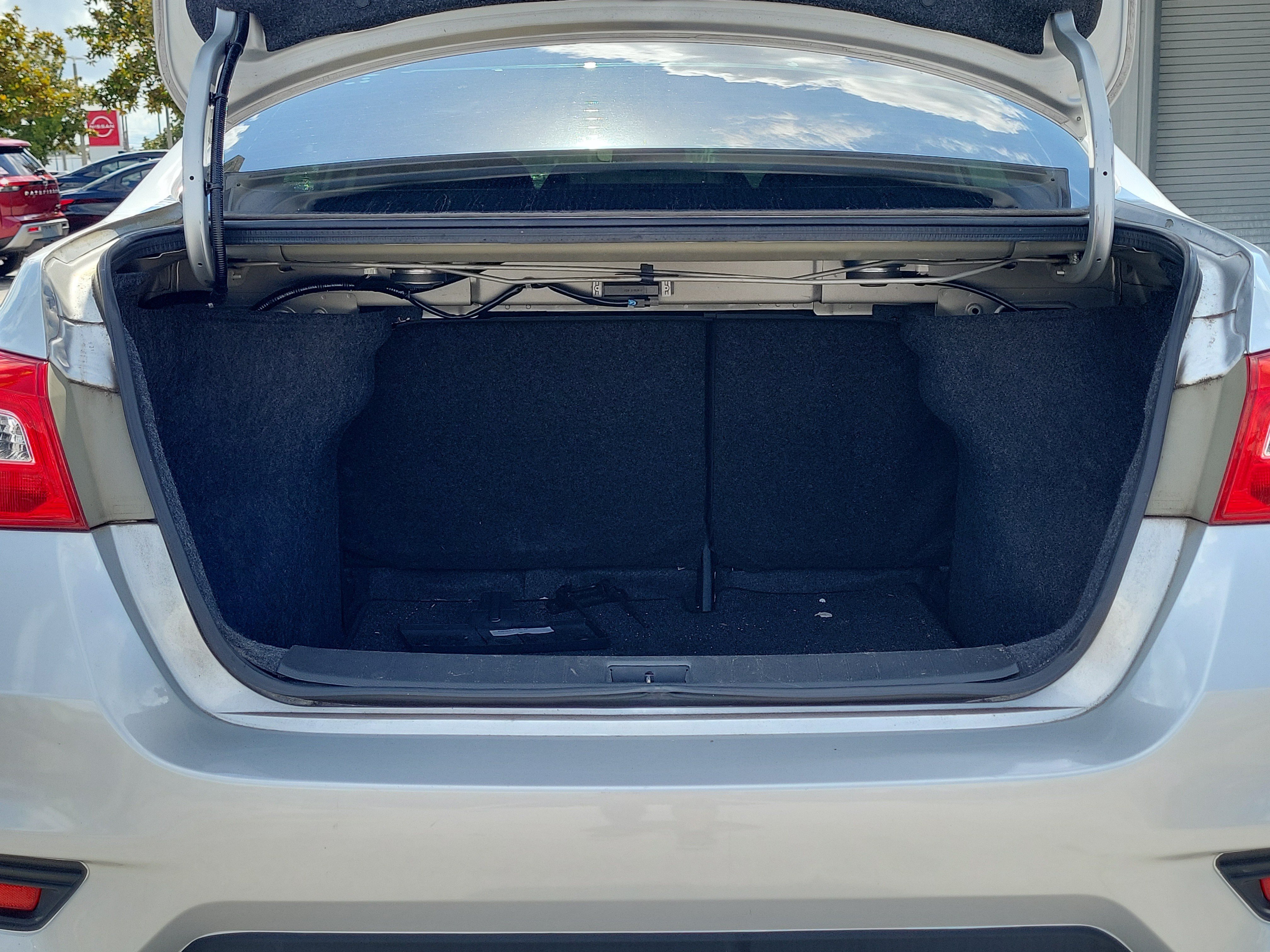 Certified 2019 Nissan Sentra SV FWD image 7