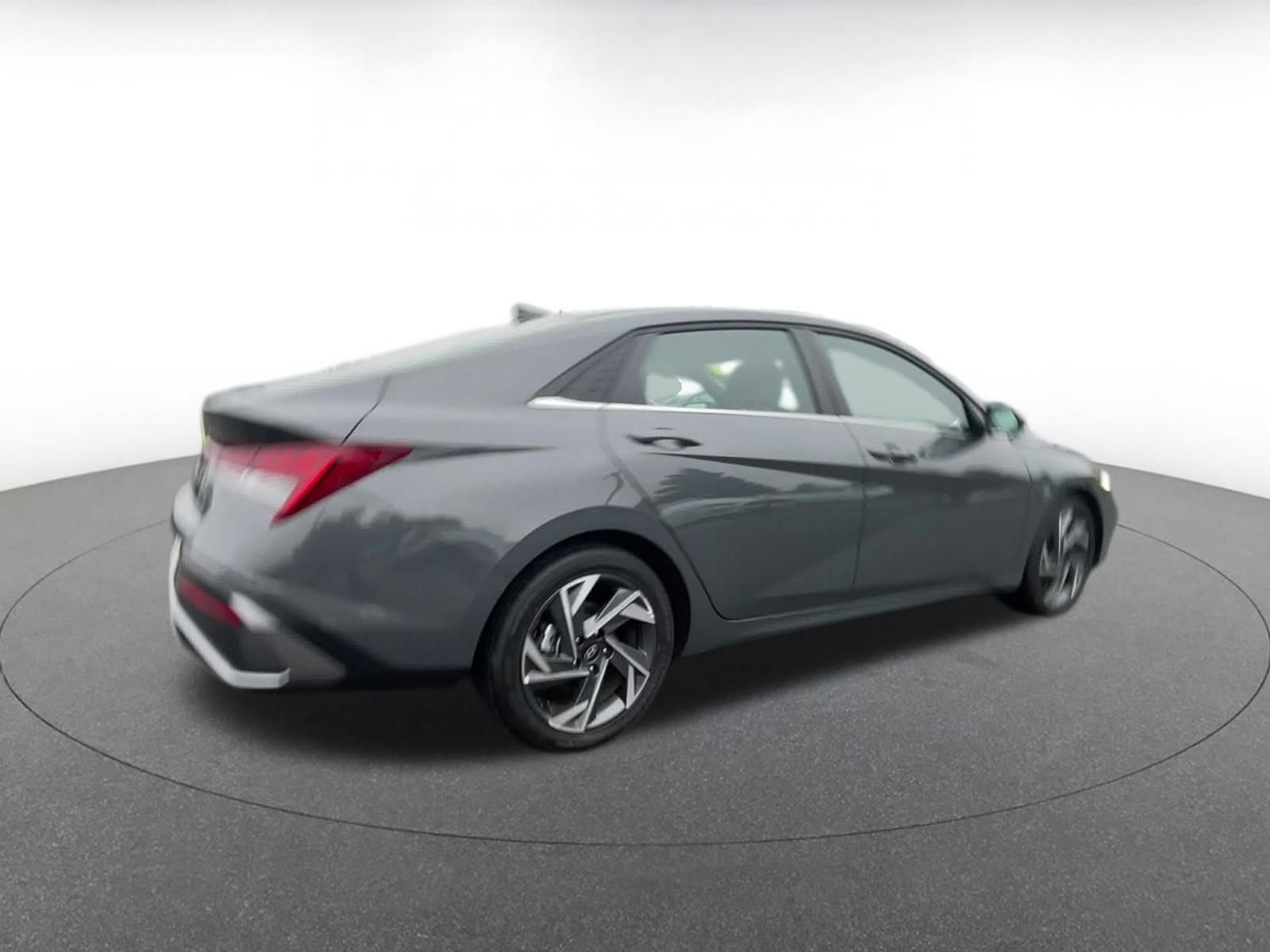 Used 2025 Hyundai Elantra SEL image 15