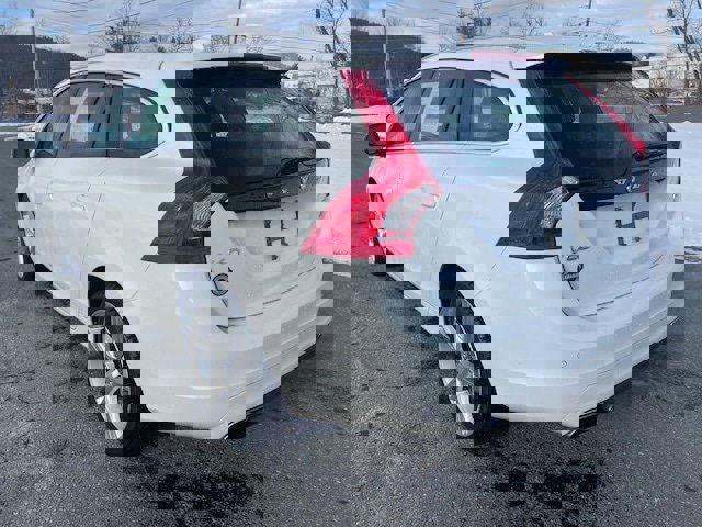 Used 2016 Volvo V60 T5 Premier image 3