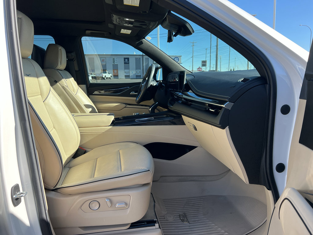 Certified 2023 Cadillac Escalade ESV Premium Luxury AWD/4WD image 25