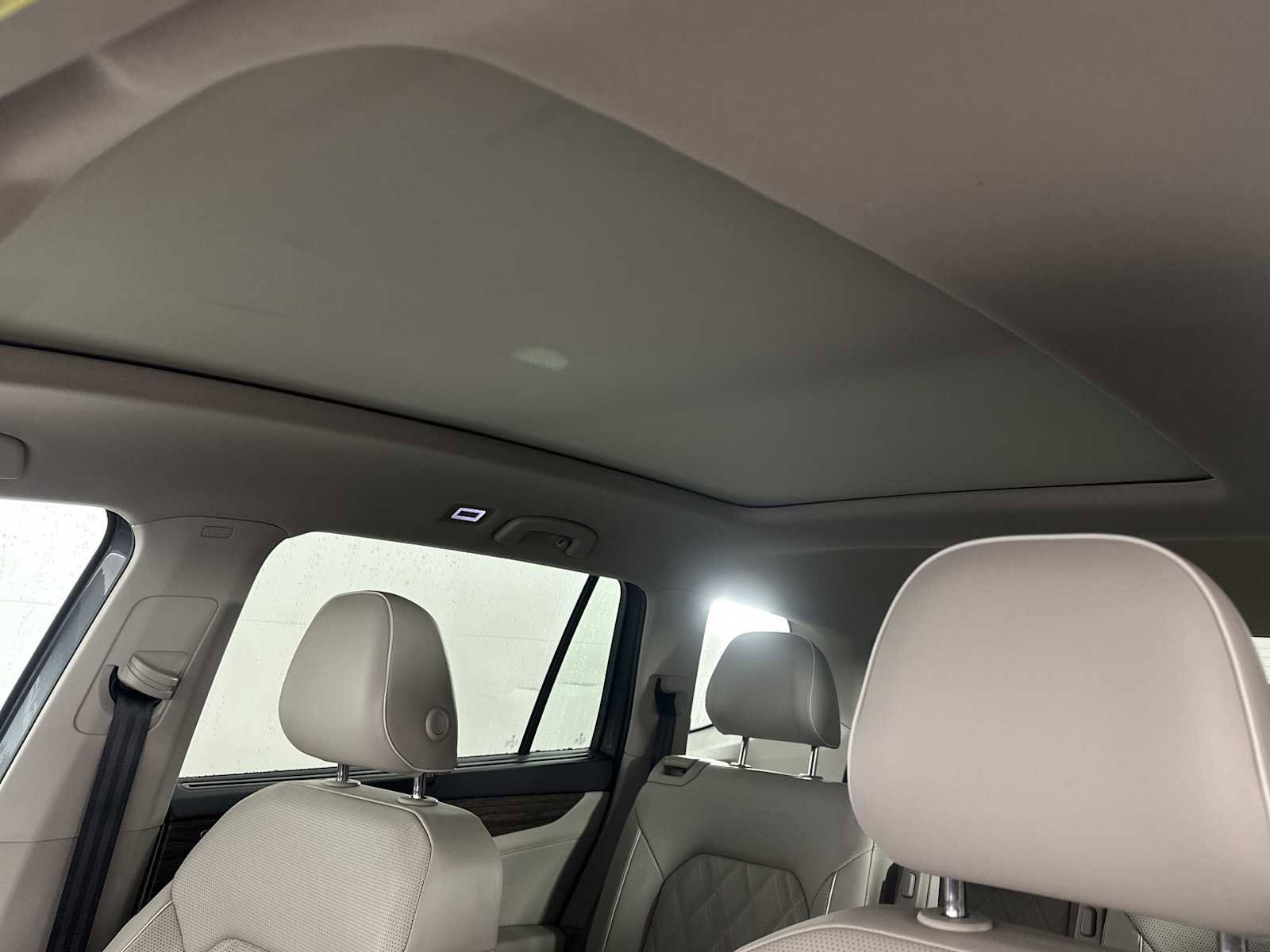 Used 2024 Volkswagen Atlas SEL Premium R-Line image 27