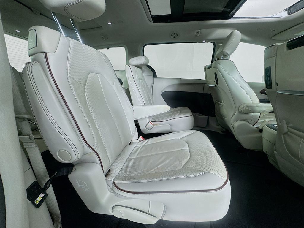 Used 2019 Chrysler Pacifica Limited w/ Tire & Wheel Group image 35