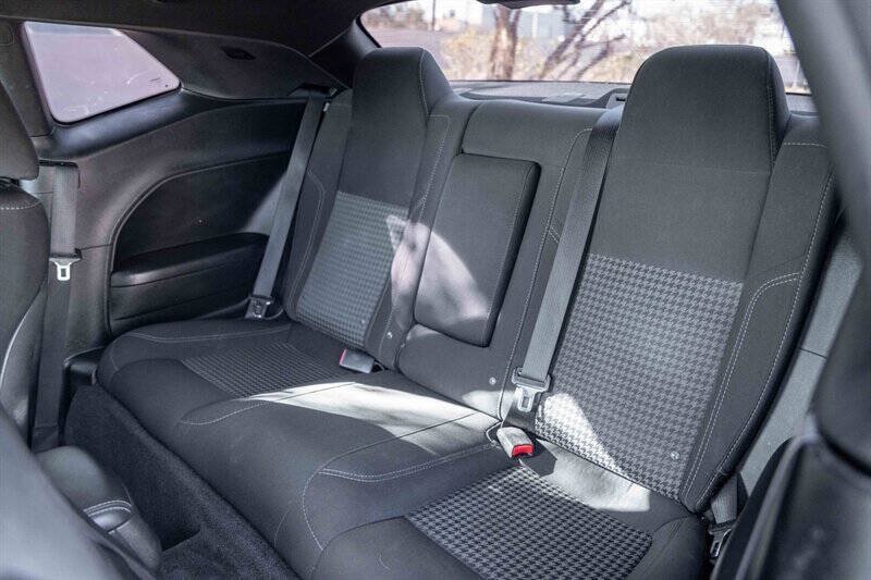 Used 2016 Dodge Challenger SXT RWD image 16