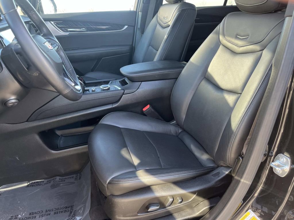 Certified 2024 Cadillac XT6 Premium Luxury w/ LPO, Floor Liner Package AWD/4WD image 23
