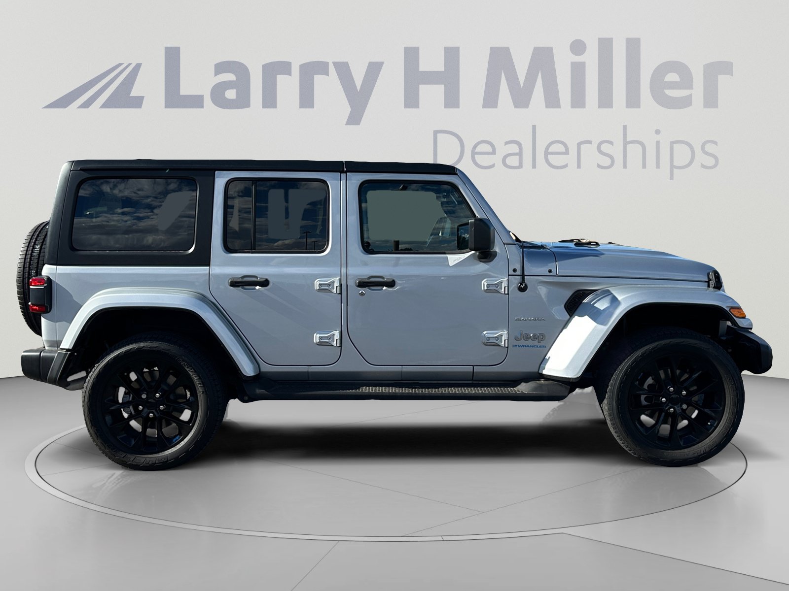 Used 2023 Jeep Wrangler Unlimited Sahara AWD/4WD image 6