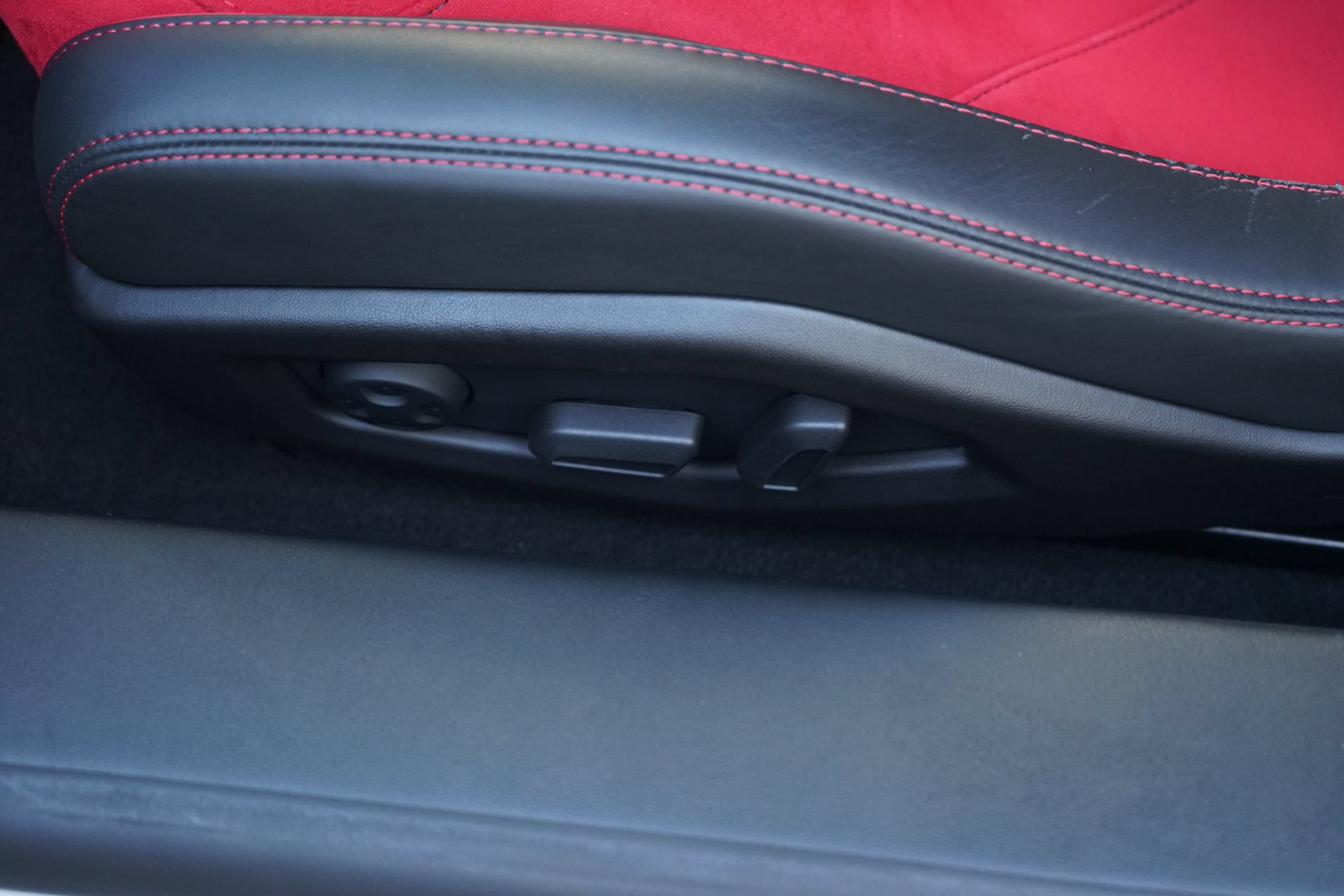 Used 2020 Lamborghini Huracan EVO AWD/4WD image 18