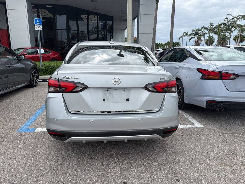 Used 2020 Nissan Versa SV FWD image 4