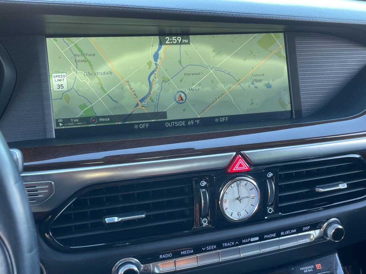 Used 2017 Genesis G90 3.3T Premium image 31