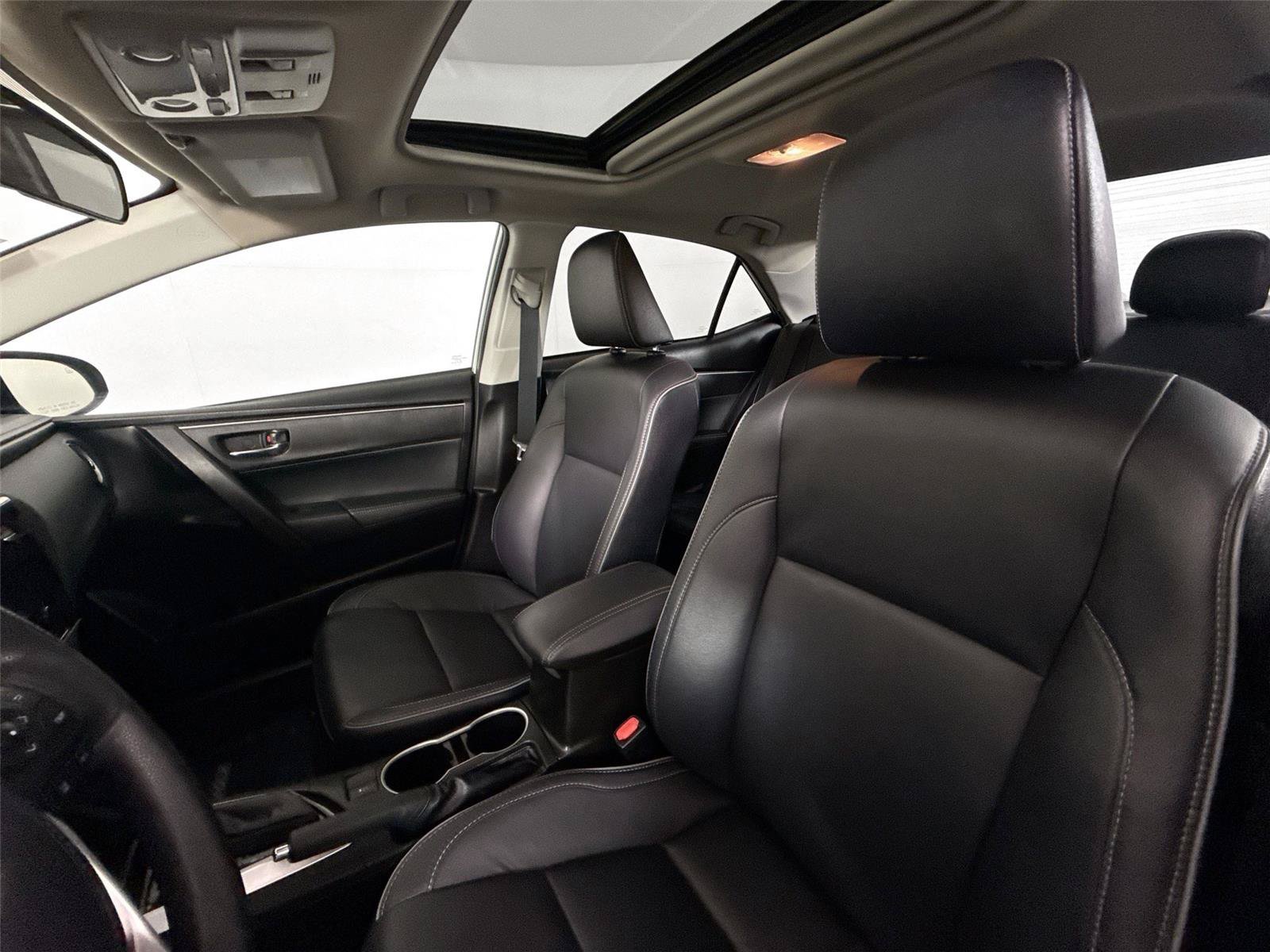 Used 2017 Toyota Corolla XLE w/ Carpet Mat Package (TMS) FWD image 3