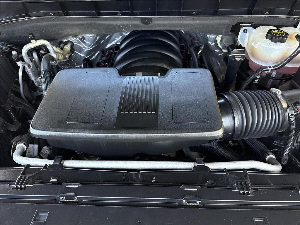 Used 2024 Chevrolet Suburban LT RWD image 28
