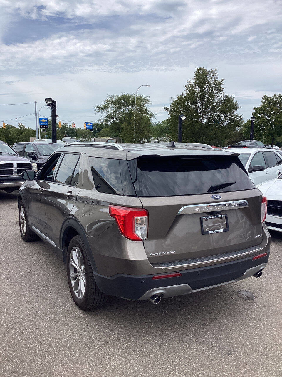 Used 2021 Ford Explorer Limited w/ Equipment Group 301A image 8