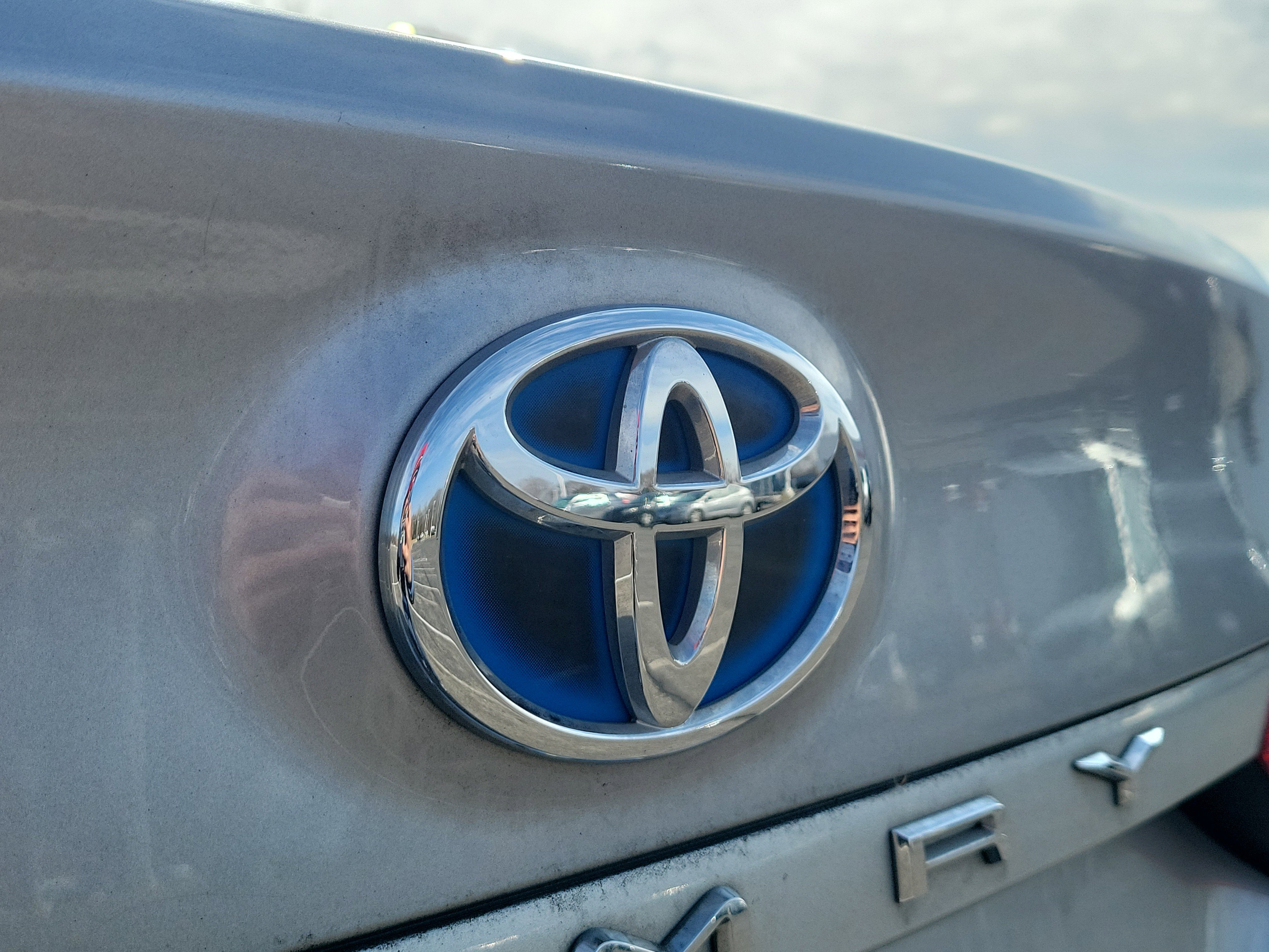 Used 2019 Toyota Camry LE w/ Sunroof Package image 6