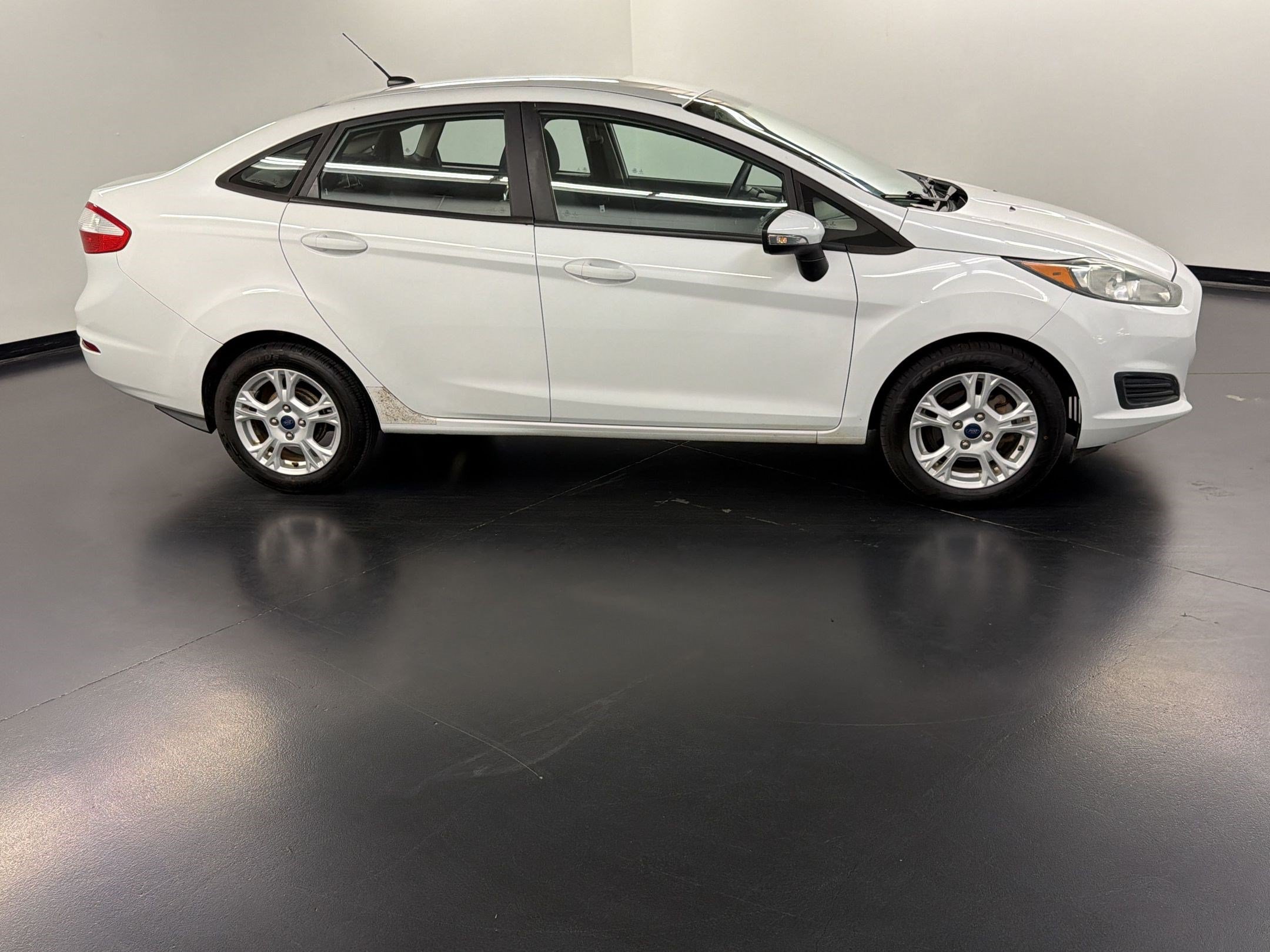 Used 2016 Ford Fiesta SE FWD image 8