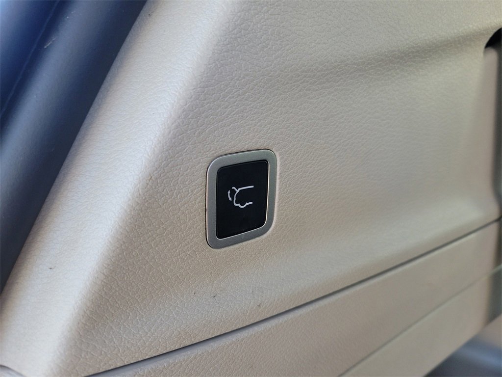 Used 2023 Chrysler Pacifica Touring-L image 10