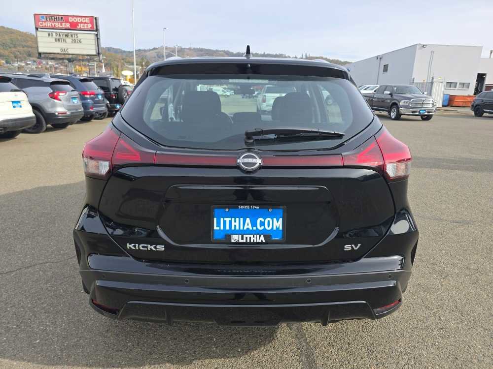 Used 2023 Nissan Kicks SV image 4