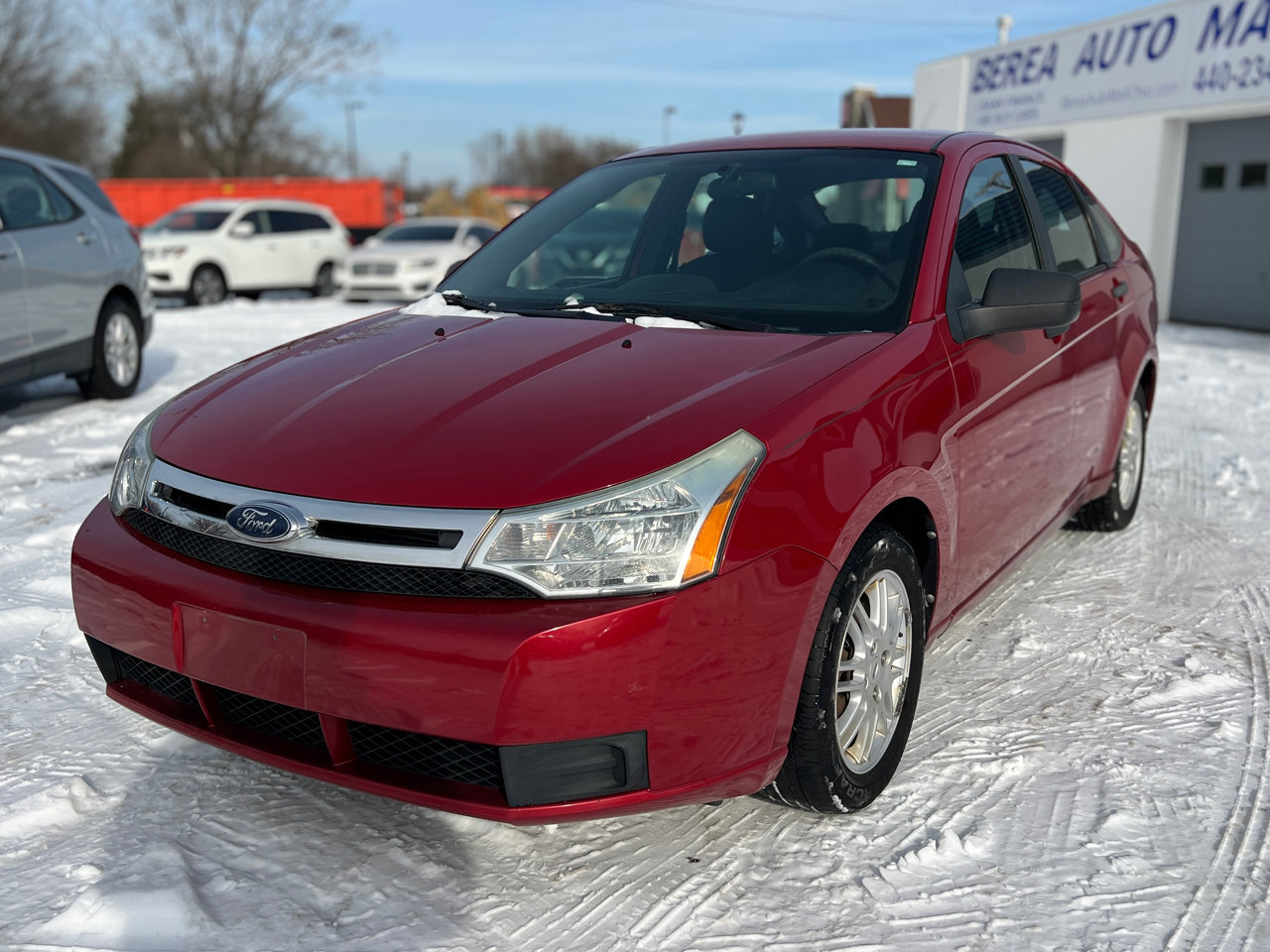 Used 2010 Ford Focus SE image 2