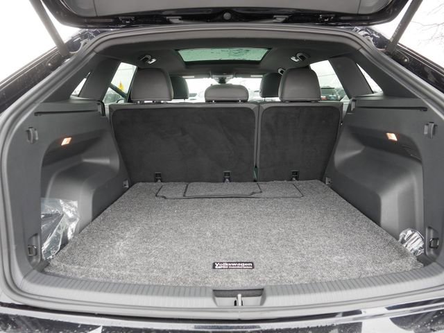 Certified 2023 Volkswagen Atlas Cross Sport SEL R-Line image 18